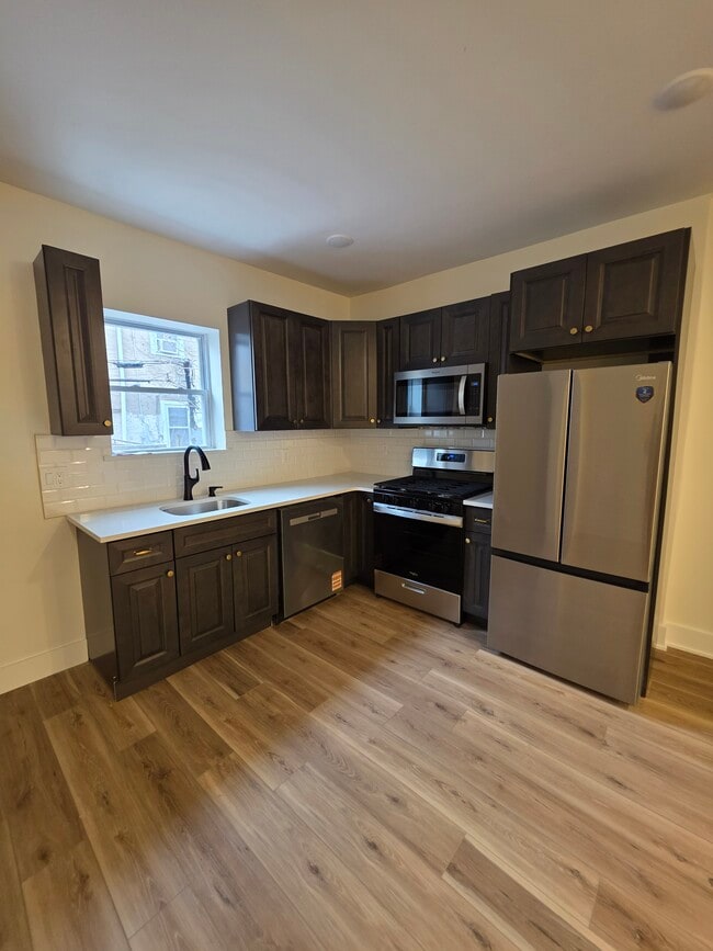 Building Photo - 1351 S 31st St