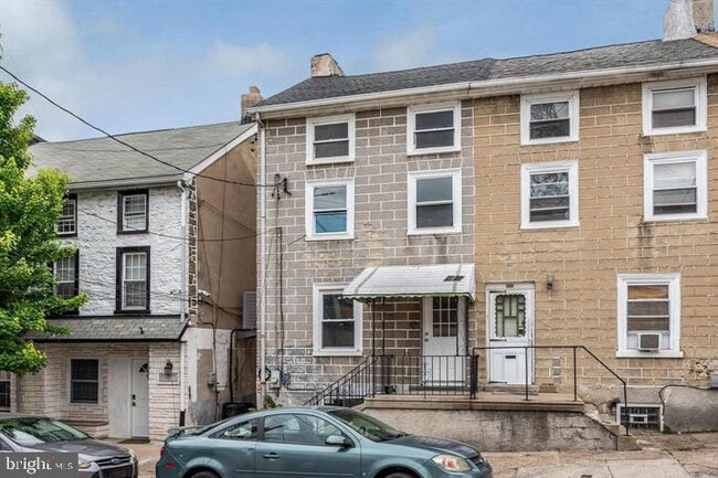 Building Photo - 120 Grape St