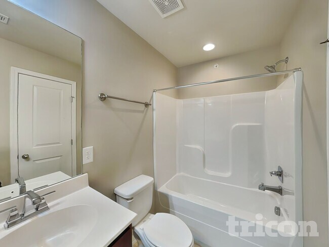 Building Photo - 105 Hickory Station Ln