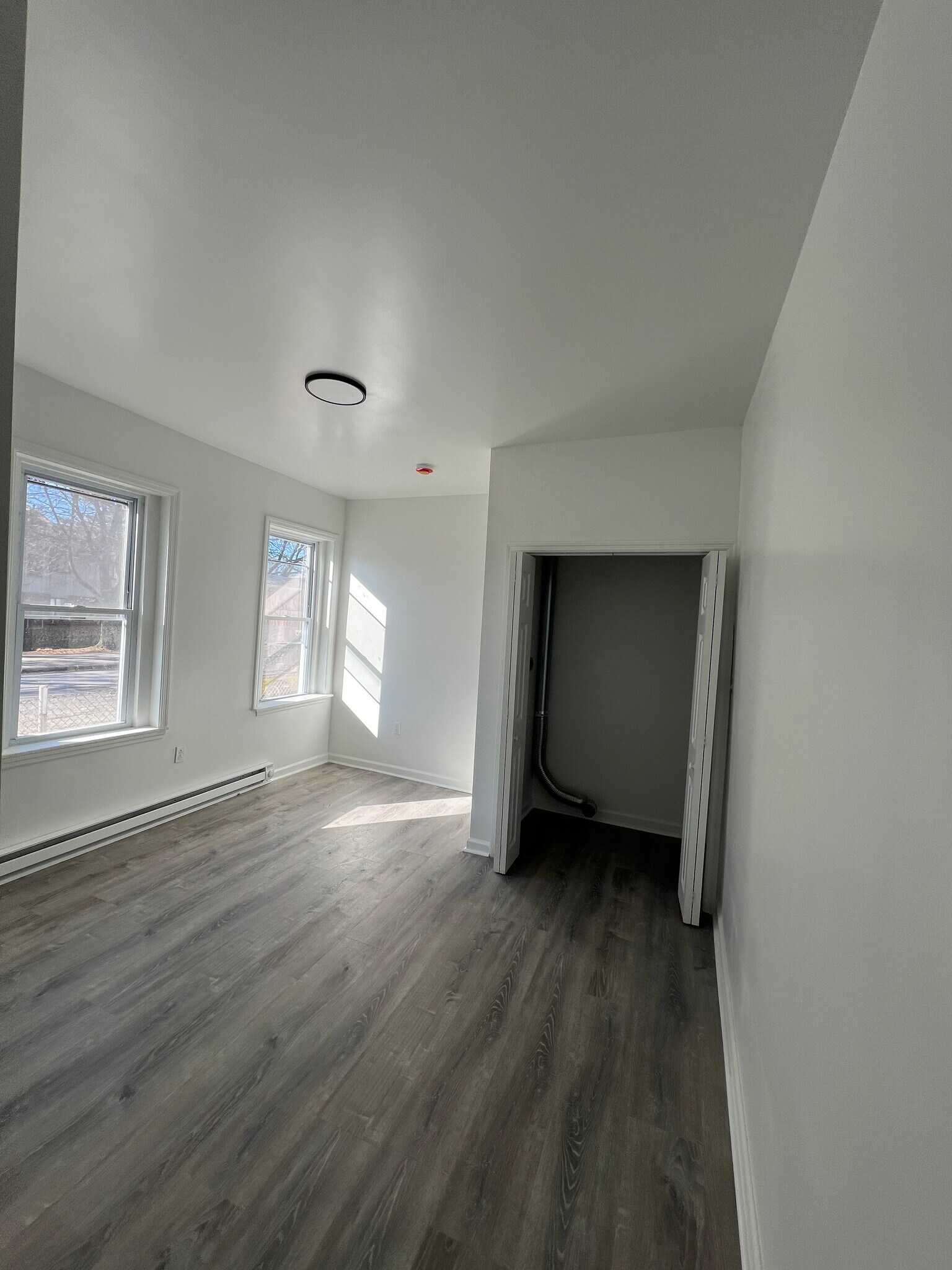 Building Photo - 1132 W 8th St