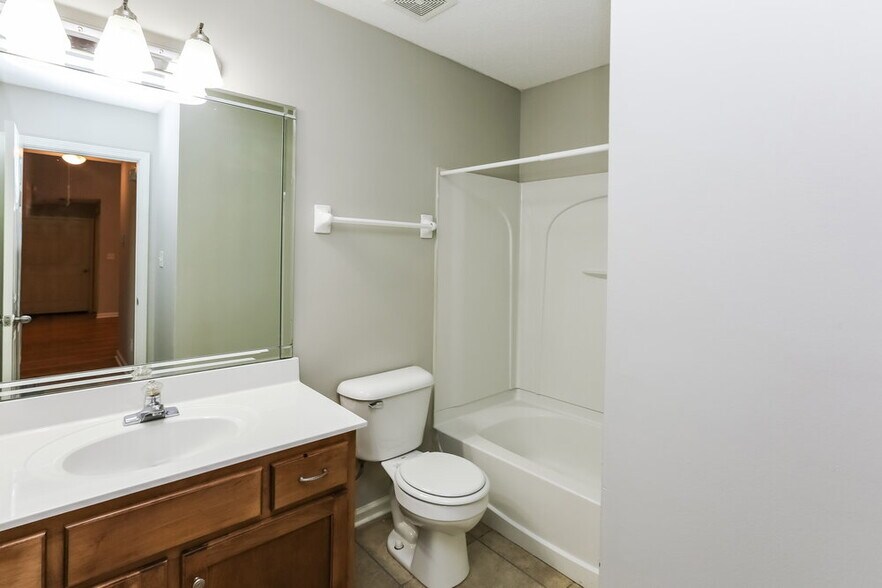 Building Photo - 7135 Maple Grove Rd