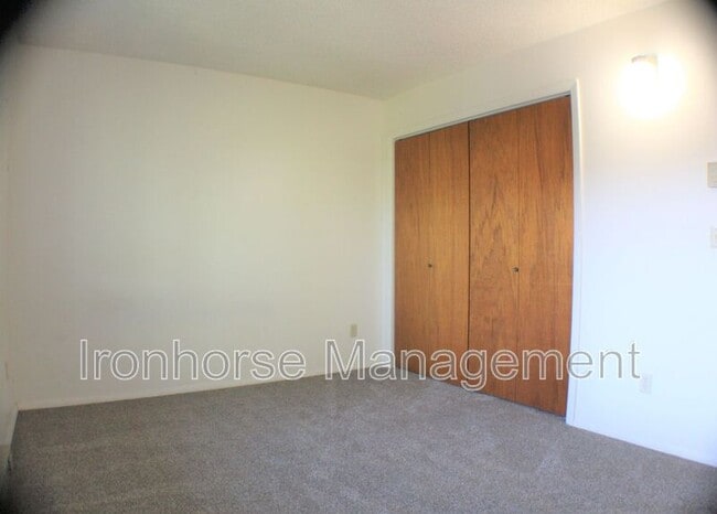 Building Photo - 809 W Villard St