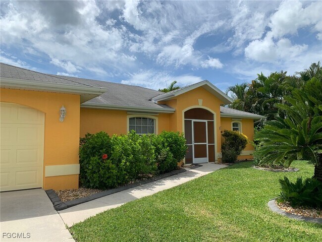 Building Photo - 4418 SW 25th Ave
