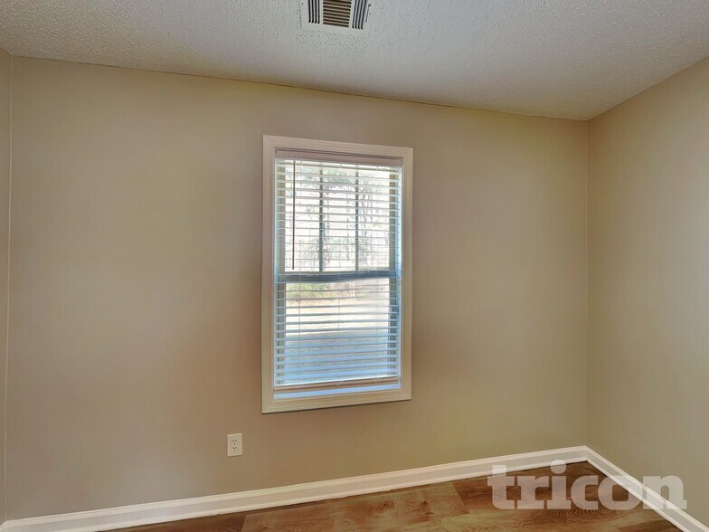 Building Photo - 106 White Creek Loop