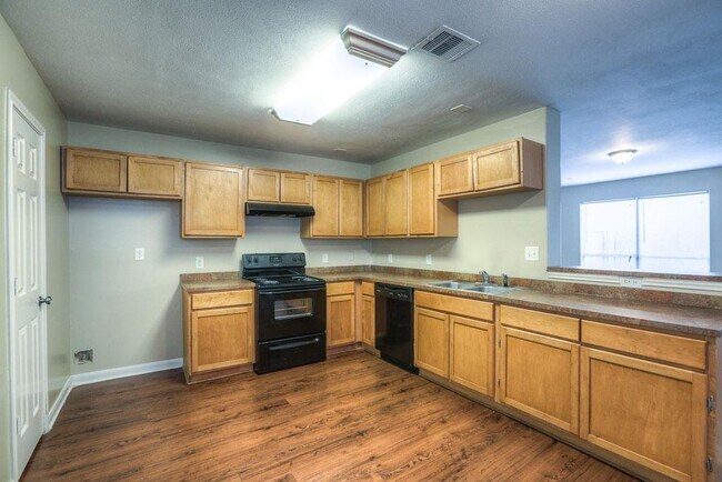 Building Photo - 10602 Pine Landing Dr