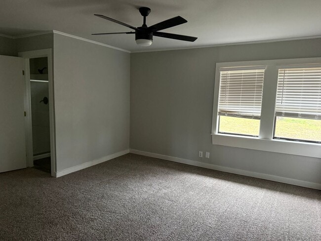 Building Photo - 3/3 HISD Fenced yard