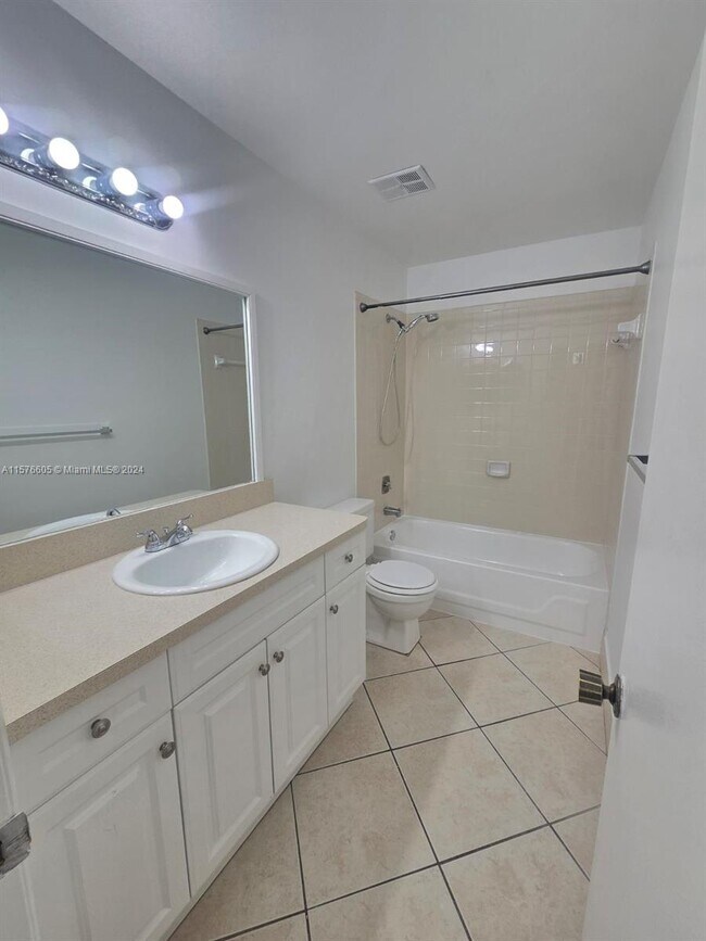 Building Photo - 11588 SW 112th Ave