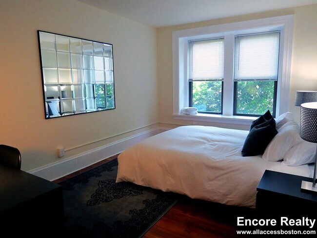 Building Photo - 1463 Beacon St