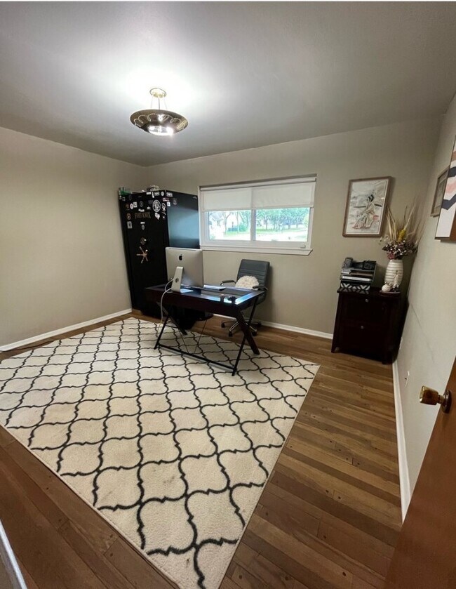 Building Photo - 2710 Marlborough Dr