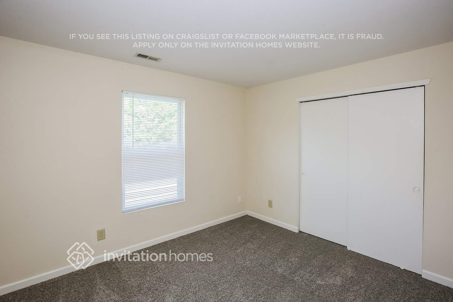 Building Photo - 866 Plaza Walk Dr