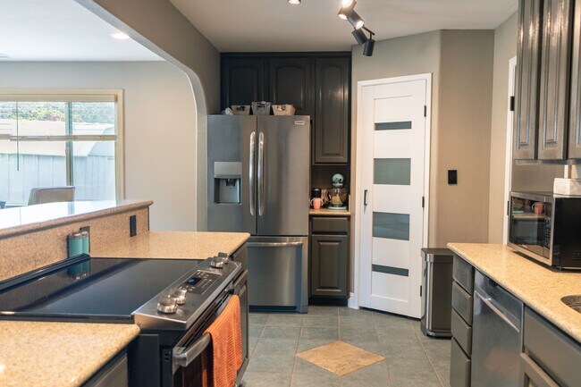 Building Photo - 17146 Vintage Dr