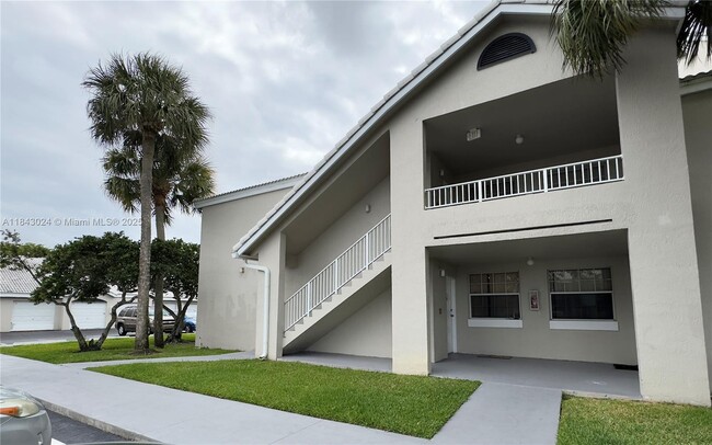 Primary Photo - 2851 N Oakland Forest Dr