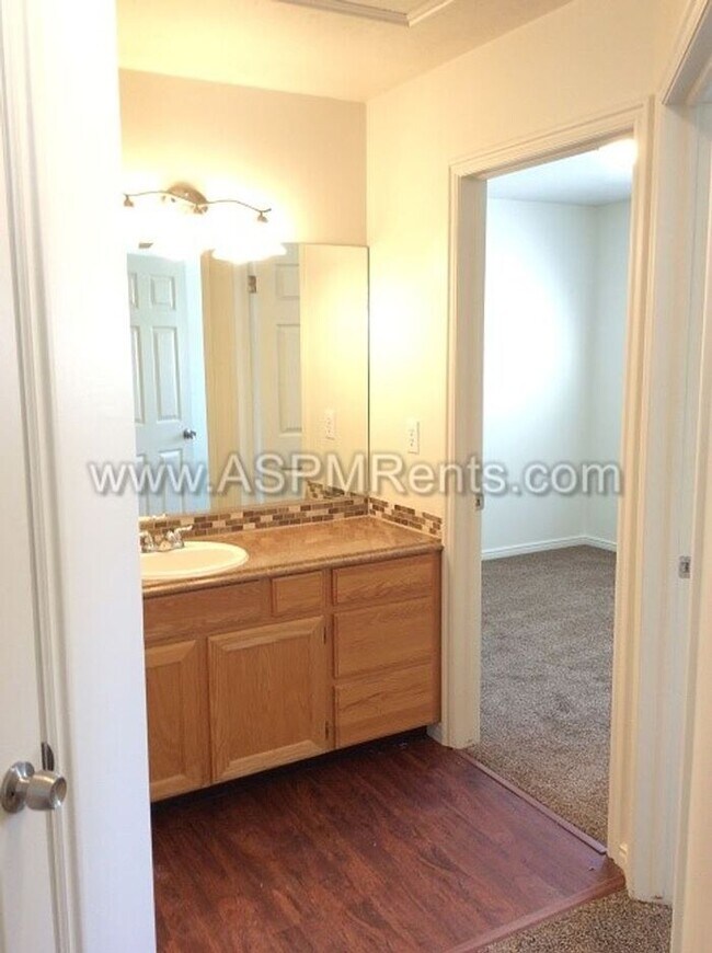 Building Photo - W Jordan Nice 3 Bed 2 Bath Townhome with pool
