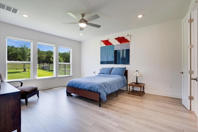 Building Photo - 916 Pear Tree Ln