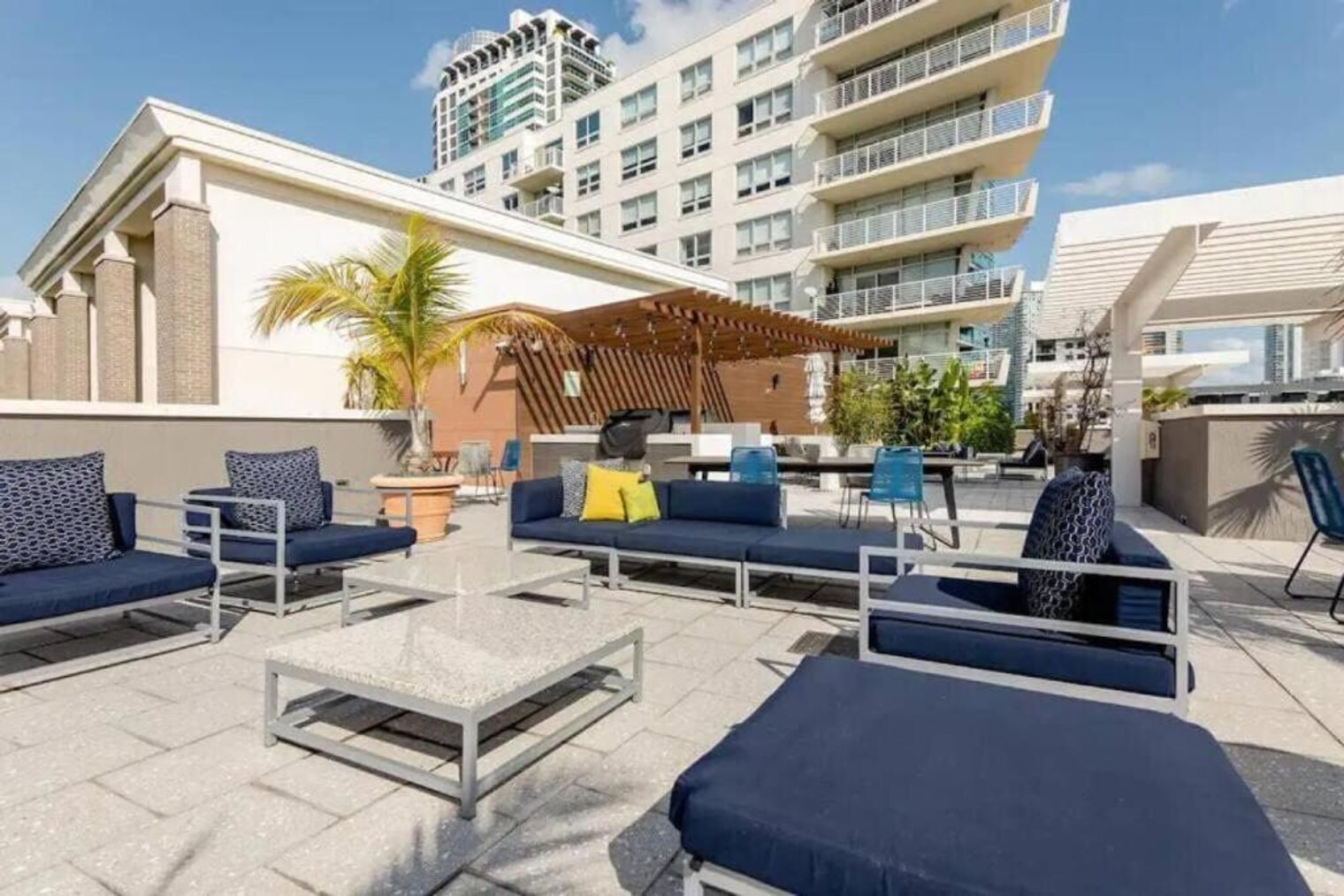 Building Photo - 139 NE 32nd St