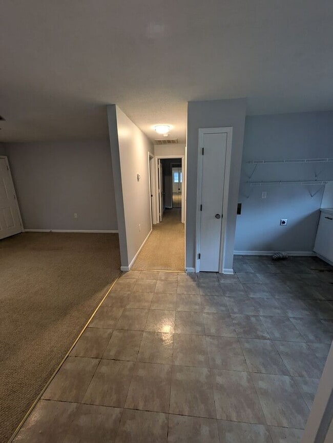 Building Photo - Available NOW 2BD/1BA in Ponderosa Village