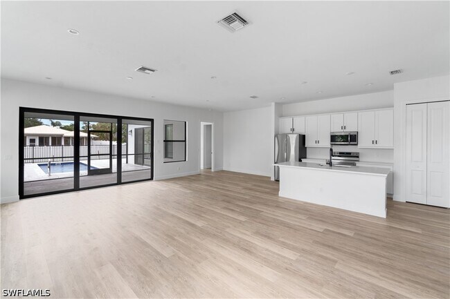 Building Photo - 837 91st Ave N