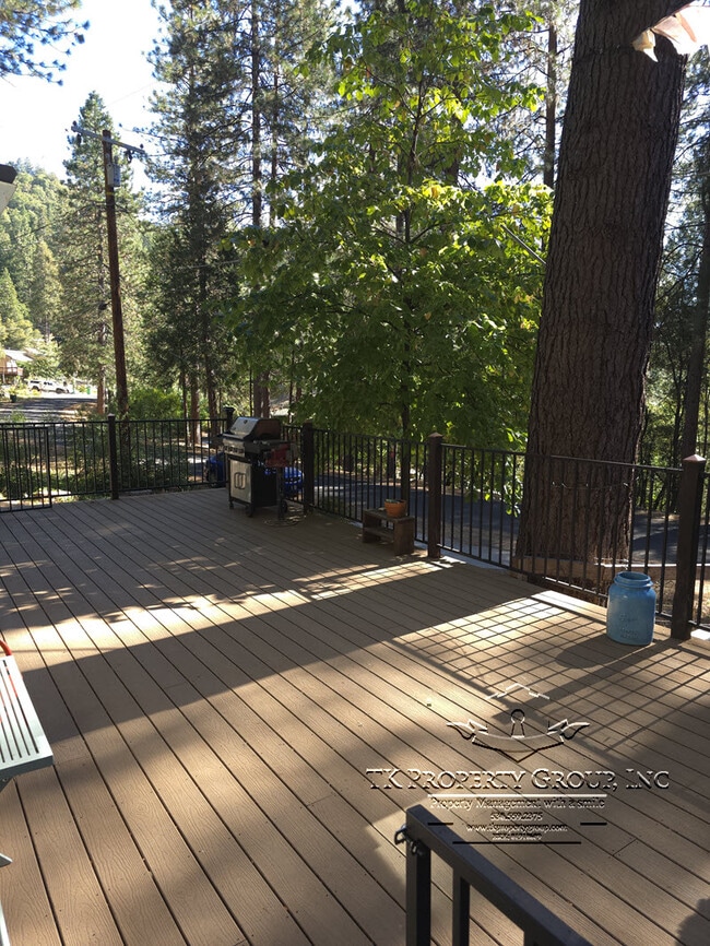 Building Photo - 16048 Mountain View Dr