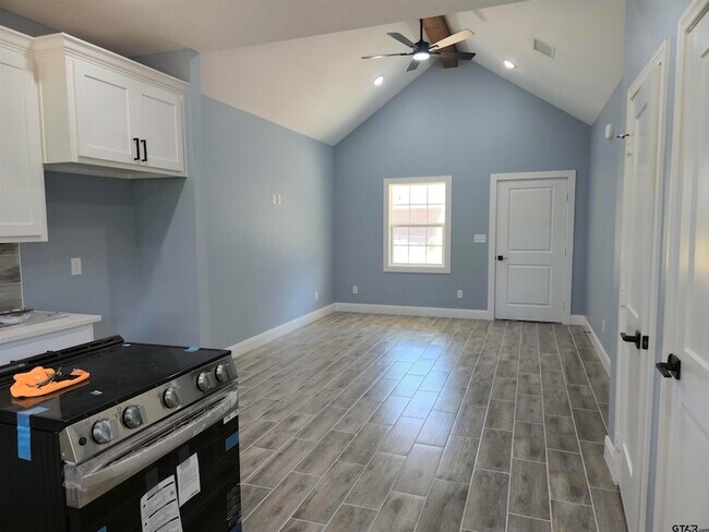 Building Photo - 8129 Cr 485