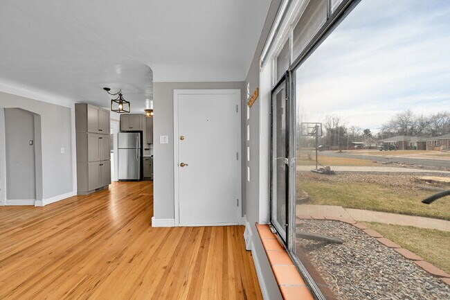 Building Photo - $2,440.95, 3 bed, 1 bath located in Denver with a newly renovated kitchen and In Unit Laundry!