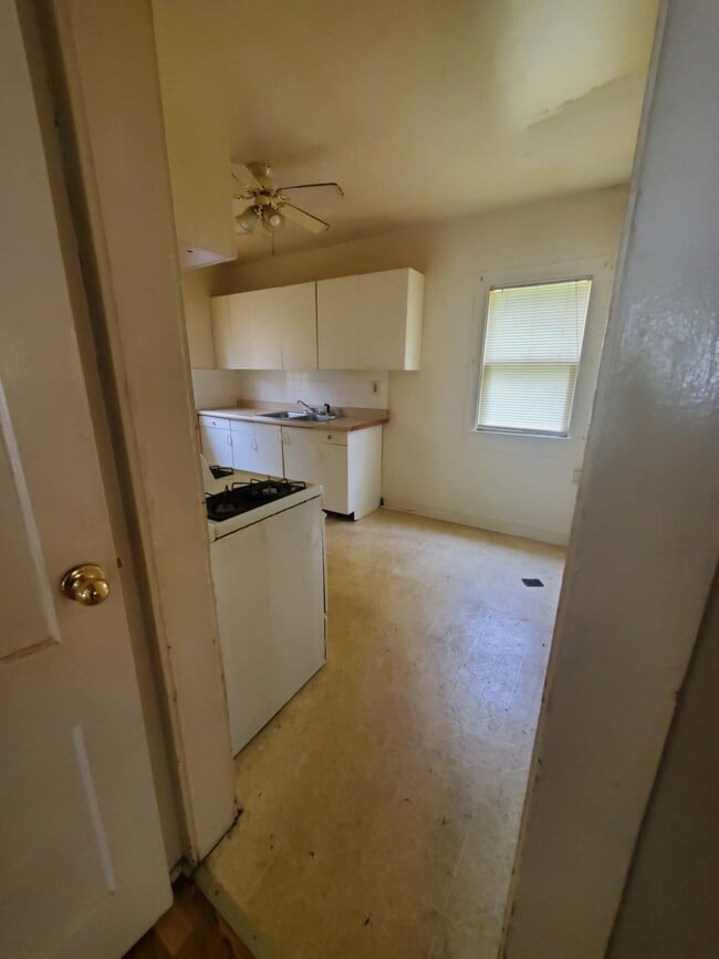 Building Photo - 1246 E Riverside Ave