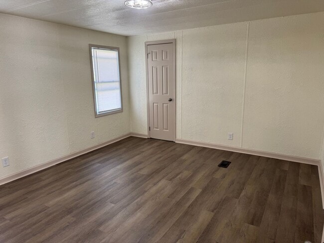 Building Photo - 3 Bedroom 2 Bathroom Home in Kingsport, TN