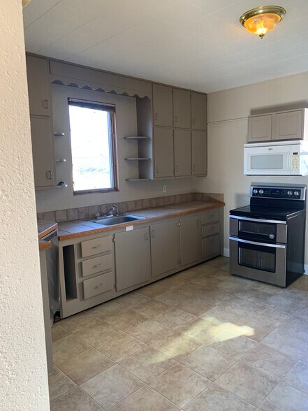 Building Photo - 111 Lincoln Ave