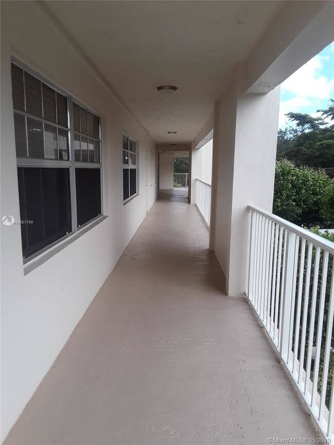 Building Photo - 3499 Oaks Way