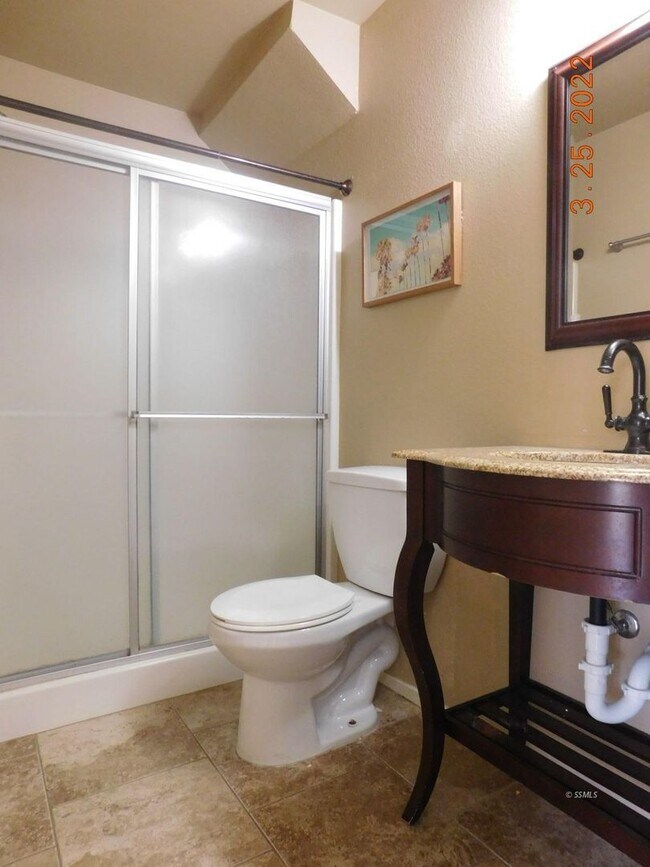 Building Photo - Place 616 W Graaf Ave