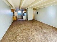 Building Photo - Studio Apartment in Denver - Ground Level - Move in Ready!