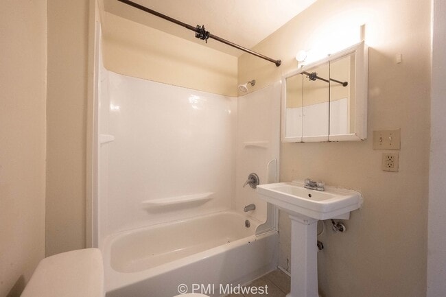 Building Photo - "Charming 2-Bed Home with Gleaming Hardwoo...