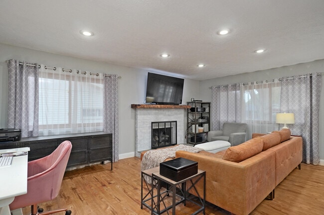 Building Photo - 2422 S Kickapoo Ave