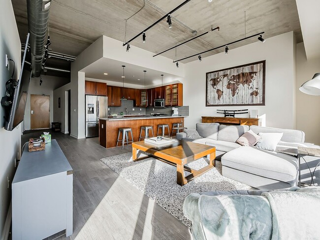 Building Photo - AVAILABLE NOW! Modern and Upscale 2-Bed Condo in Downtown Royal Oak