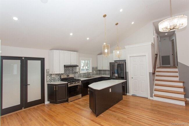 Building Photo - 712 Barnes Ave