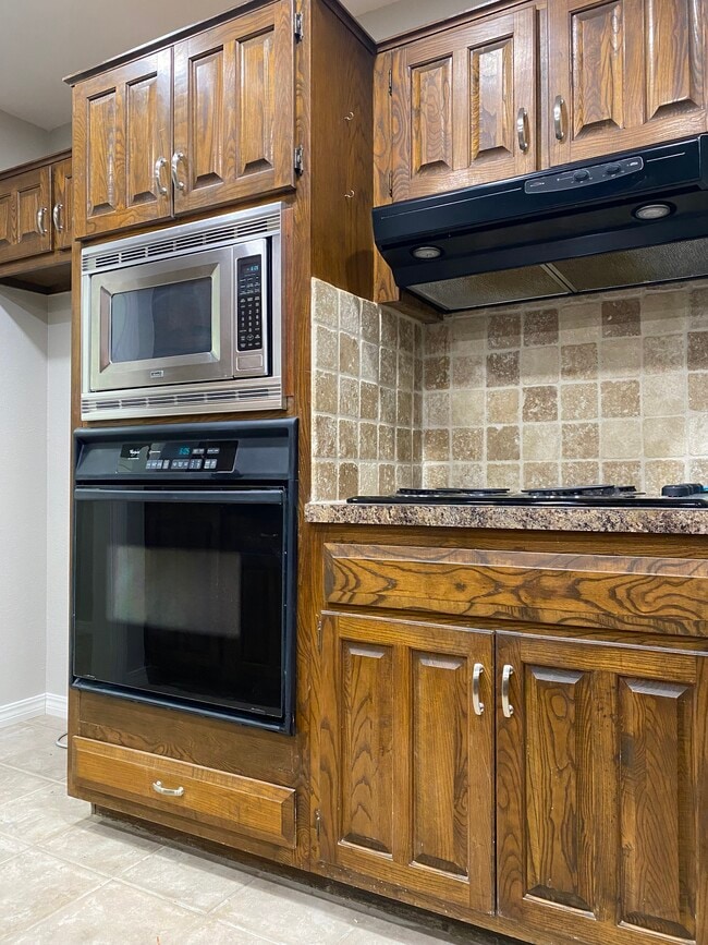 Building Photo - 2817 E El Paso St