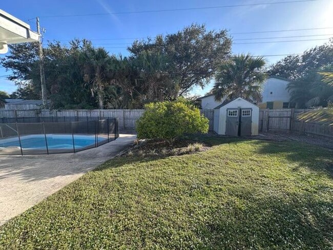 Building Photo - 14 Ridgewood Cir