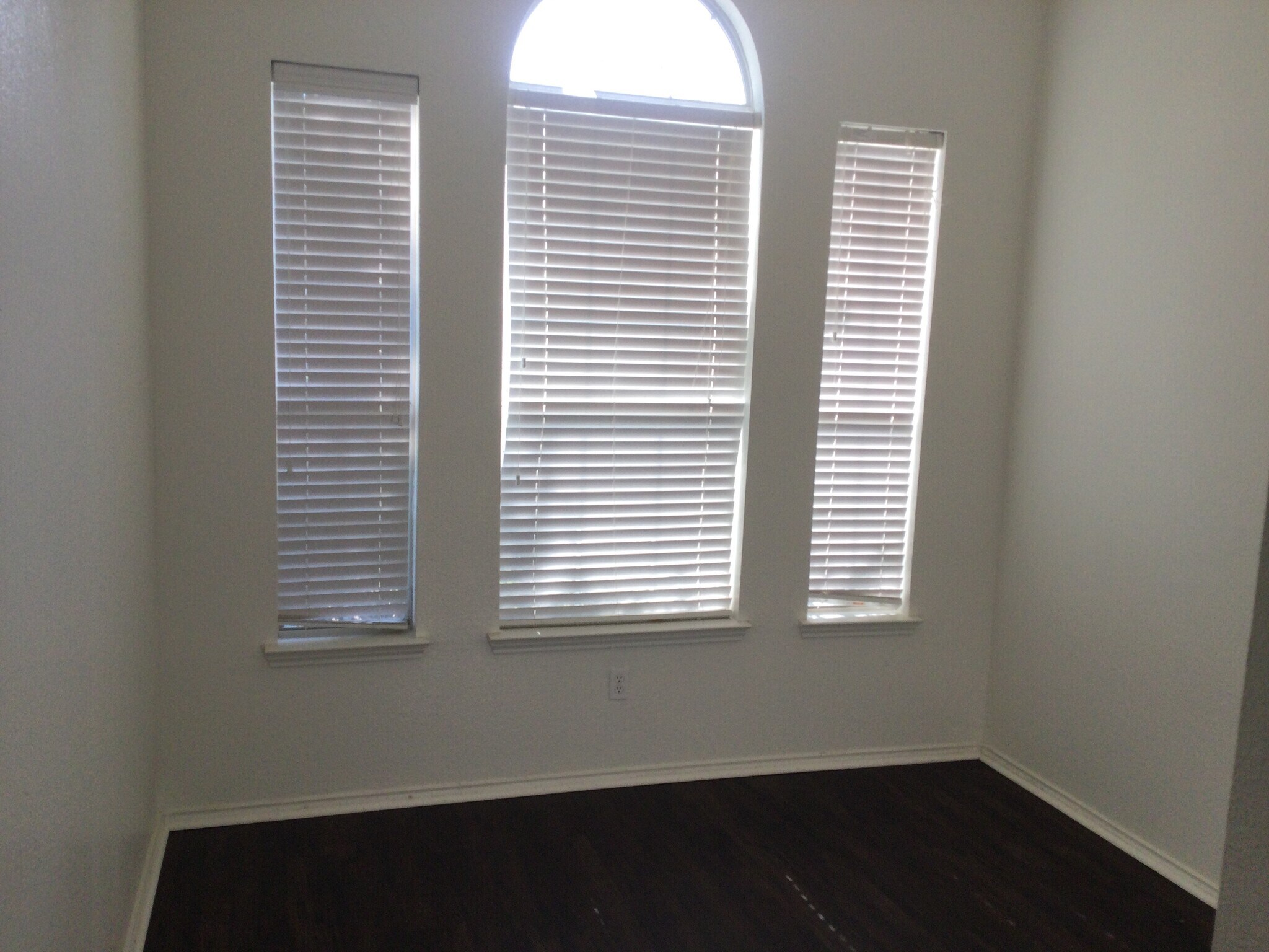 Building Photo - 300 Trailwood Dr