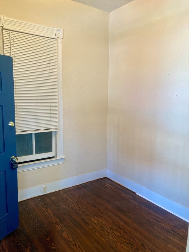 Building Photo - 3523 Avenue L