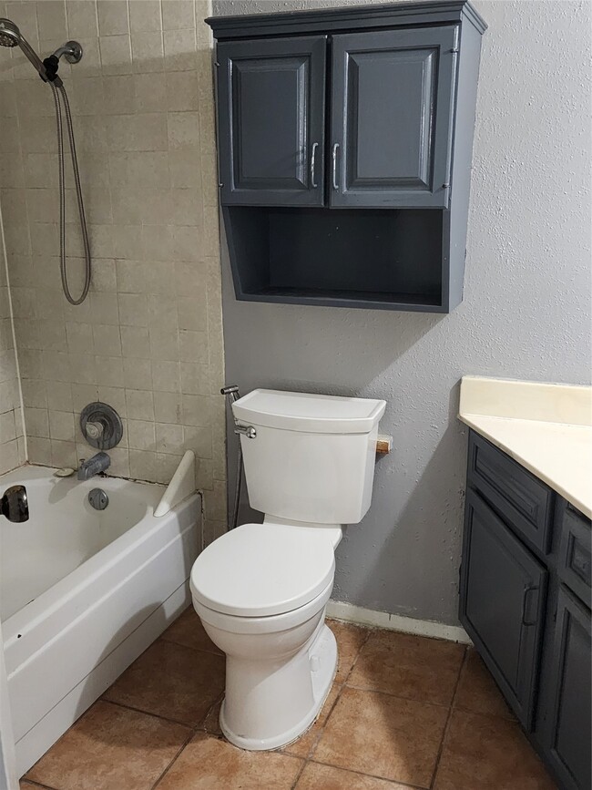 Building Photo - 10811 Richmond Ave.