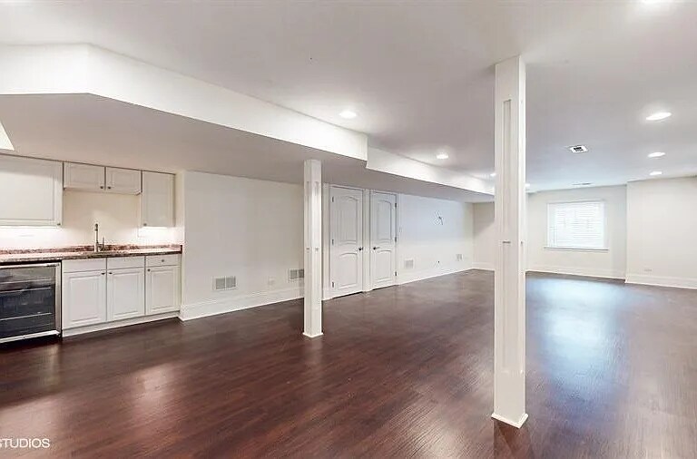 Building Photo - 187 Forest St