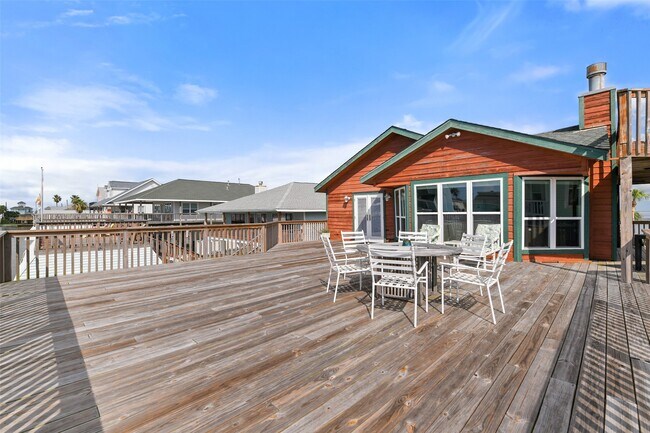 Building Photo - 22101 Guadalupe Dr