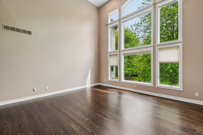 Building Photo - 1819 Brookview Dr