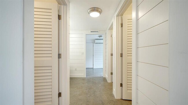 Building Photo - 7665 Sanderling Rd