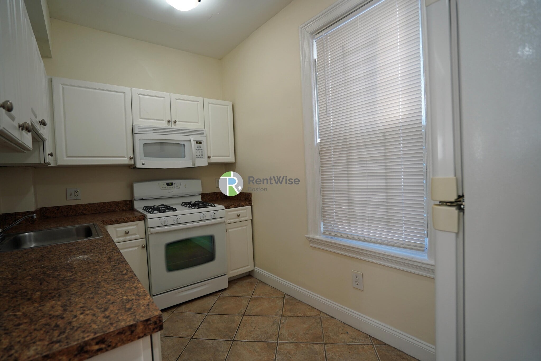 Building Photo - 53 Ashford St