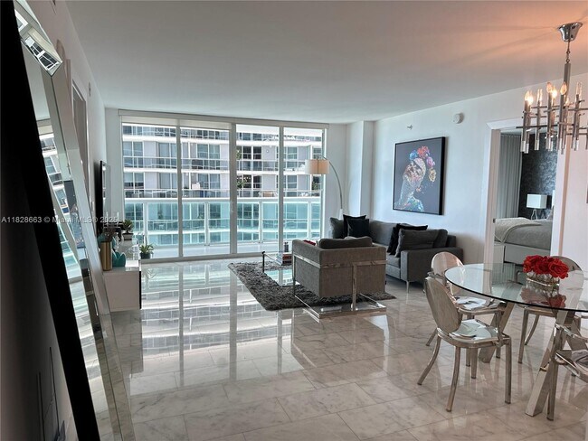 Building Photo - 1800 N Bayshore Dr