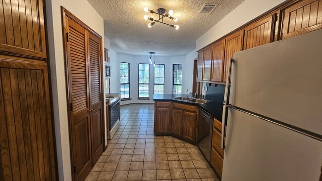 Building Photo - 1700 Kendolph Dr