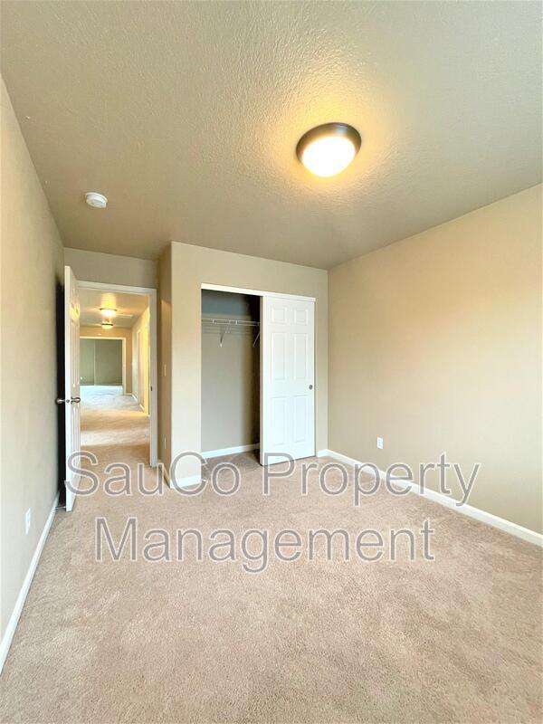 Building Photo - 3762 SE Oakleaf St