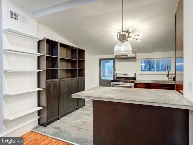 Building Photo - 1520 E Susquehanna Ave