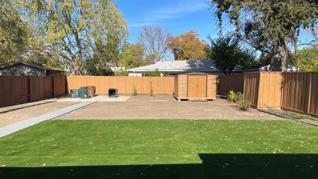 Building Photo - Pleasant HIll, Beautiful 3 bedroom 1 bath ...