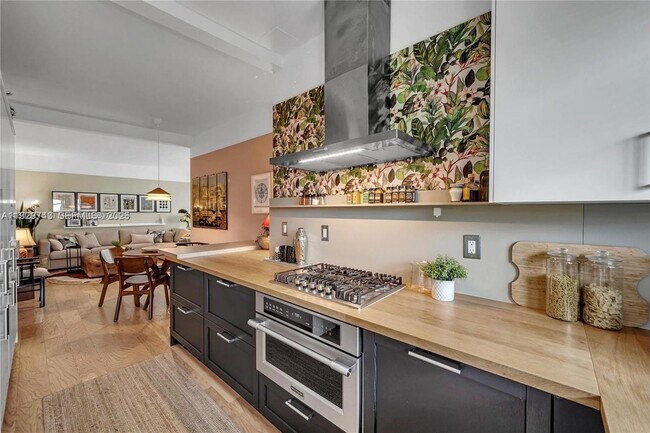 Building Photo - 1840 James Ave